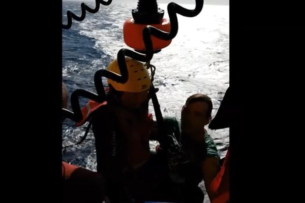 NOGE SU MI SE TRESLE, MISLIO SAM DA ĆU UMRETI! Doživeo je nesreću na jedrenju, a spasio se zahvaljujući FARMERKAMA