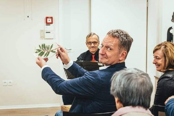 POLITIČAR GLEDAO U S*SE NOVINARKI PA ZAVRŠIO U ZATVORU! Žestoko su ga koštale reči o ženskim grudima