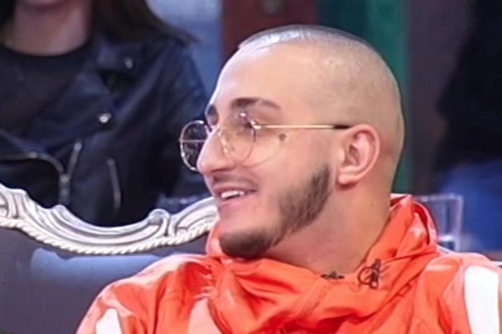 VUK MOB SE NAŠAO IZMEĐU DVE BIVŠE: Jedna od njih je BIVŠA ZADRUGARKA, a nije mu se ni javila!