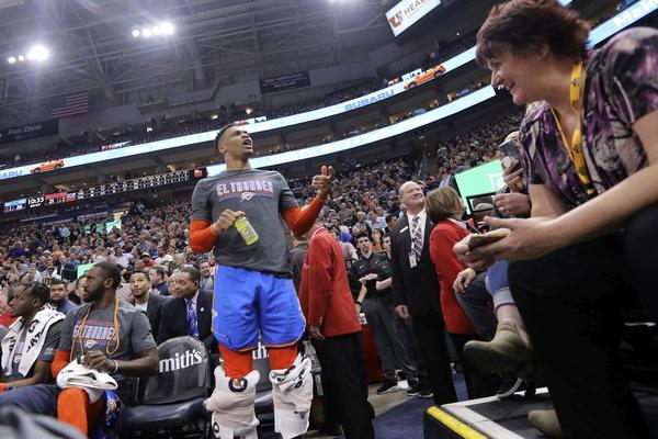 TAKO SE SA RASISTIMA OBRAČUNAVAJU U NBA: Divljak koji je vređao Vestbruka dobio doživotnu!