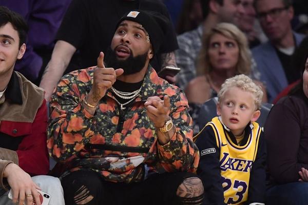 PUKLA BOMBA USRED NOĆI: Najukletiji tim doveo Bekama!