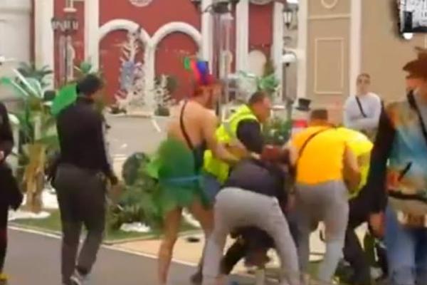 ZAMALO DA PADNE KRV U ZADRUZI: Miki PREBIO Tomu! Prišao mu s leđa i MUČKI NASRNUO NA NJEGA! (VIDEO)