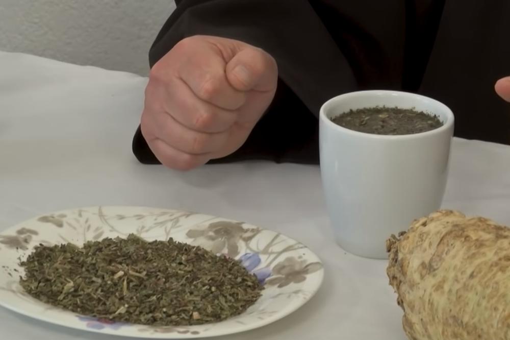 RUSI STALNO PIJU OVAJ ČAJ ZIMI, KUNU SE U NJEGA: DODAJU 1 SASTOJAK koji nema veze sa NJIMA!