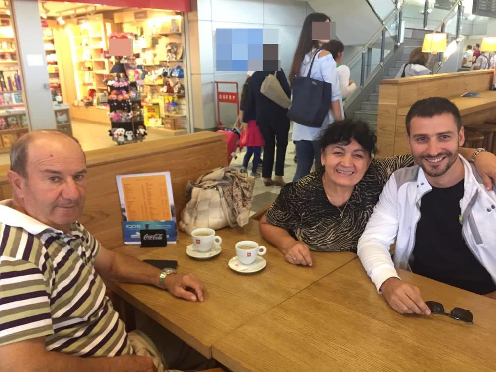 Petar sa suprugom i sinom  