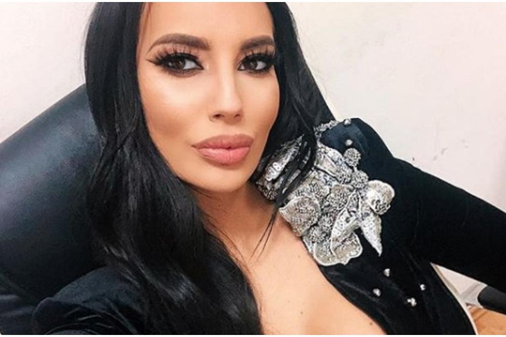 MUŠKARCI SU JE ISKORIŠĆAVALI: Pevačica je BIVŠEM plaćala putovanja, davala PARE, a onda je uradio nešto NEČUVENO!