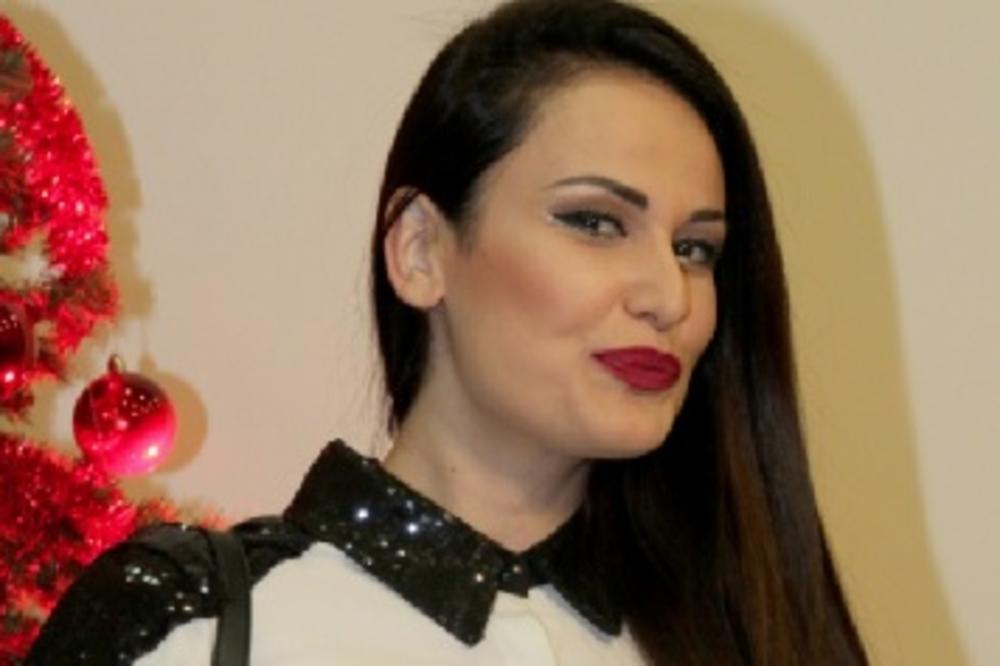 INDI SMUVALA NOVOG MACANA: Objavila zajedničku FOTKU, nisu mogli da izdrže pa NAVALILI jedno na drugo! (FOTO)