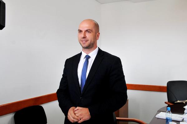 KOSOVSKA PLATFORMA JE IZGLASANA UZ PRISUSTVO SRBINA: I Simićevo ime se našlo na spisku za kvorum na sednici!