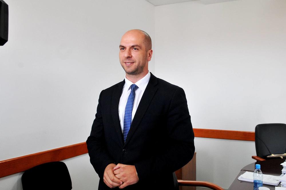 KOSOVSKA PLATFORMA JE IZGLASANA UZ PRISUSTVO SRBINA: I Simićevo ime se našlo na spisku za kvorum na sednici!