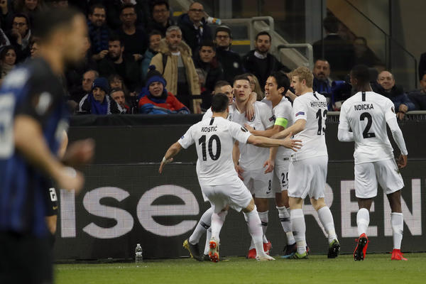 AJNTRAHT JE U ČETVRTFINALU: Jović vodi Nemce ka istoriji! Dinamo izbačen, Slavija ide dalje posle ludnice!