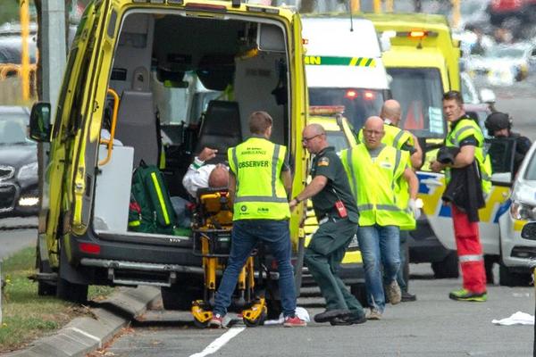 MASAKR NA NOVOM ZELANDU! Pucao po DŽAMIJAMA i prenosio sve na internetu: Ubio 30 ljudi! (VIDEO)