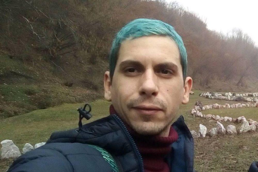 BABA, ZAPALIĆU TE ŽIVU AKO MI NE PREPIŠEŠ KUĆU! Učesnik Velikog brata koji je ubio svoju majku PRETIO PORODICI!