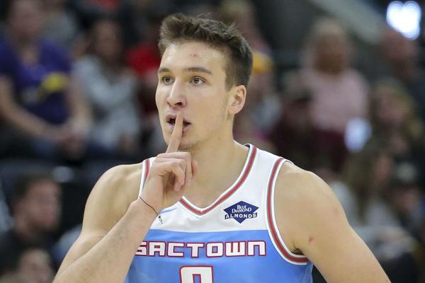 POBEDA PARTIZANA SLAVILA SE I U SAKRAMENTU: Bogdan van sebe posle Novičinog šoua - imao je poruku za voljeni tim!