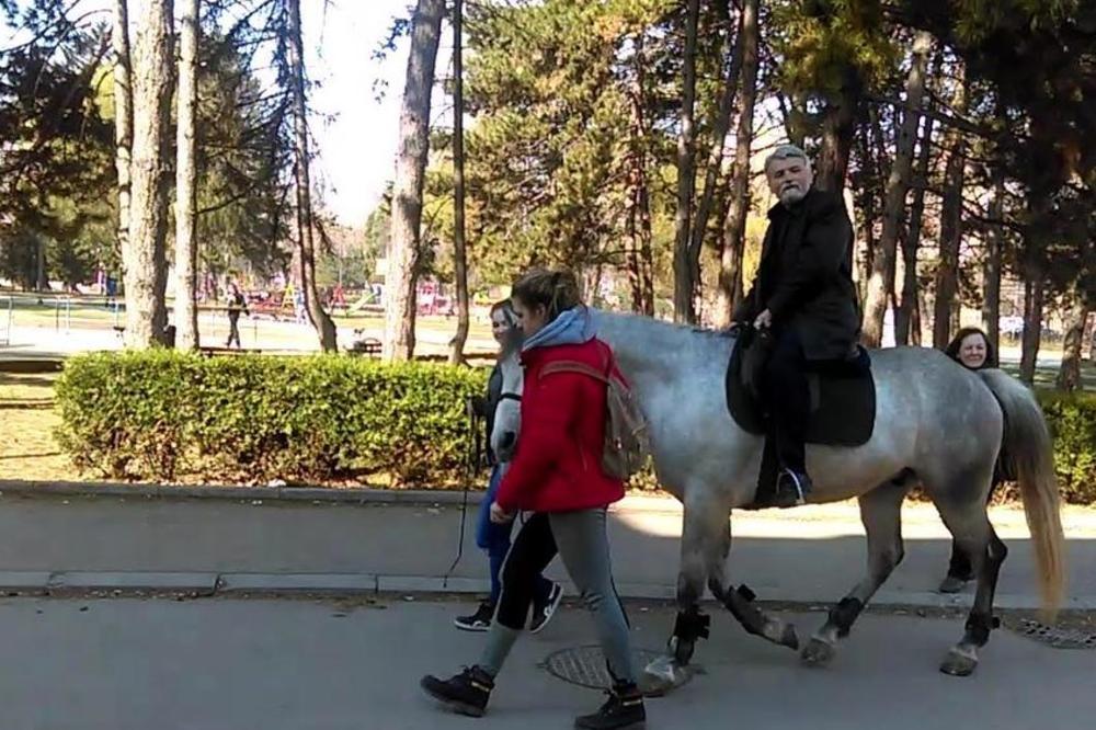 NIŠLIJA SE NA POSAO VRATIO NA BELOM KONJU! To im je je obećao kad su ga OTPUŠTALI!