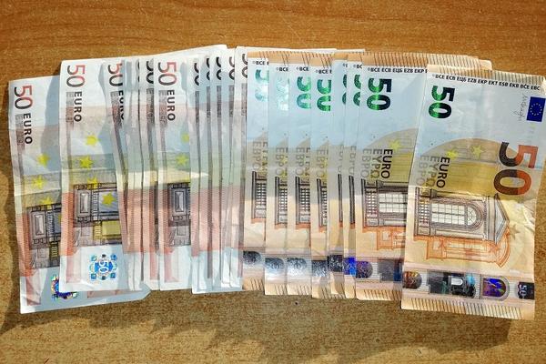 REKLI SU DA IMAJU SAMO PO 5.000 EVRA, A NAŠLI SU IM 18 PUTA VEĆU SUMU! Velika zaplena na Gradini (FOTO)