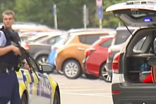 LJUDI PRISUSTVOVALI HORORU NA AUKCIJI: U koferu pronađeni POSMRTNI ostaci, delovi TELA! Policija na NOGAMA