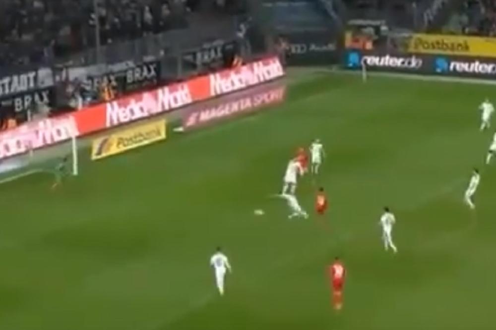 MENHENGLADBAH POLAKO GUBI KORAK ZA VODEĆIMA: Borusija remizirala s Frajburgom!