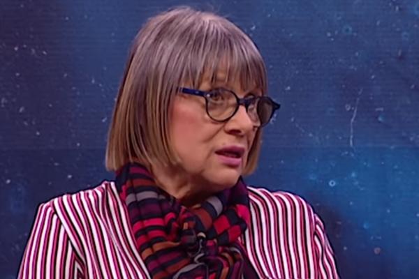 KOLIKO UVREDA ŠTO SAM REKLA DA JE SRBIJA ODGOVORNA ZA UBISTVO 7.121 ALBANCA?! Kandićki nije jasno zašto je NAPADAJU