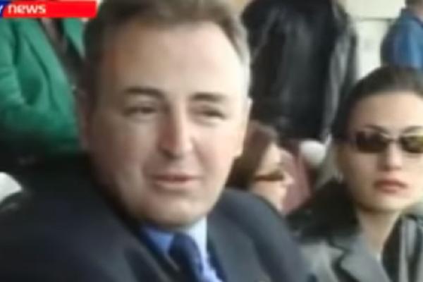 NA MARAKANI -10, A NAMA ARKAN KREĆE DA URLA: Alo, svi na presvlačenje u kratke rukave, vi ste tigrovi, je l jasno?!