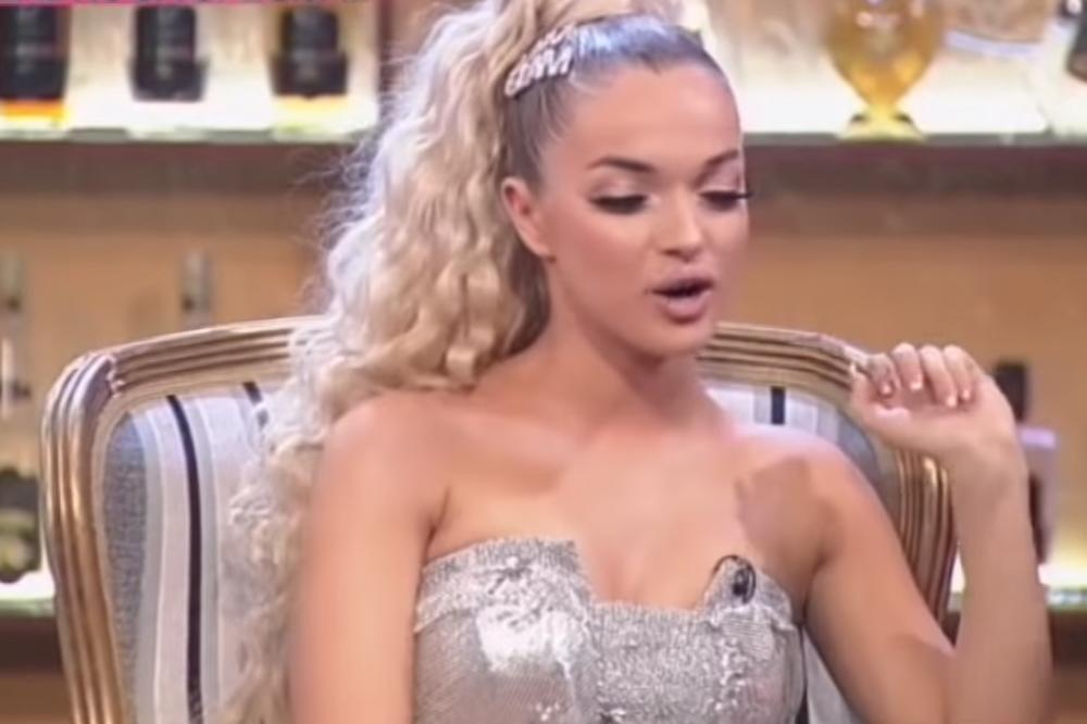 TEODORA DŽEHVEROVIĆ ZAVRŠILA U BOLNICI: Pevačici pukao SILIKON U GRUDIMA, zatim je hitno OPERISANA!