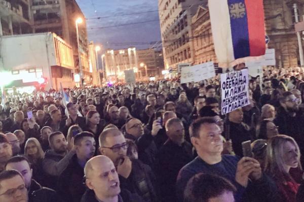 PETNAESTI PO REDU PROTEST U BEOGRADU: Najavljeno blokiranje zgrade RTS-a na dva sata