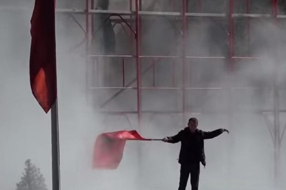 ALBANCI POKUŠALI DA UPADNU U ZGRADU PARLAMENTA: Pristalice opozicije se sukobile sa policijom