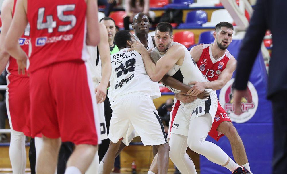 Đorđe Gagić je dva puta pokušavao da nasrne na Aleksandra Bursaća