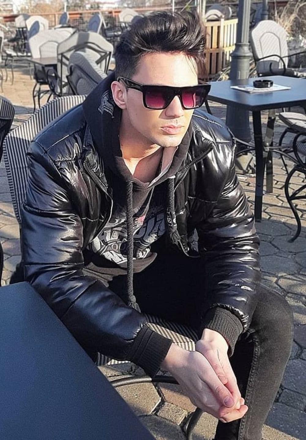 Pevač ne trpi manipulante