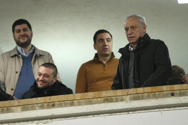 VUČELIĆU PRETE SMRĆU: Predsednik Partizana dobio pismo zbog koga je odmah tražio policijsku zaštitu