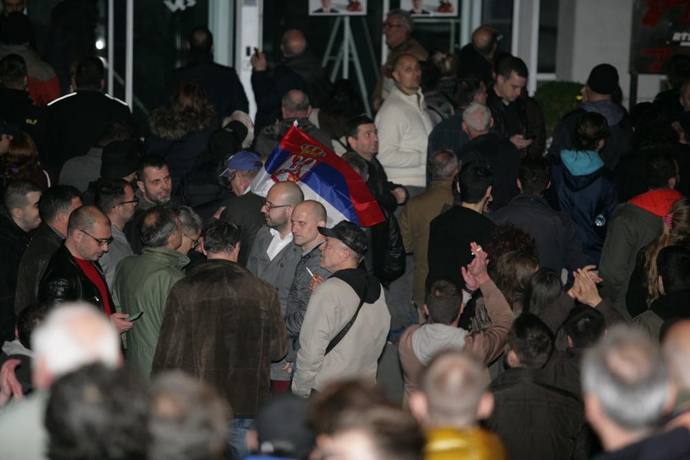 UNS NAKON UPADA U RTS: Napustite zgradu! Ovo je ogroman pritisak na novinare!