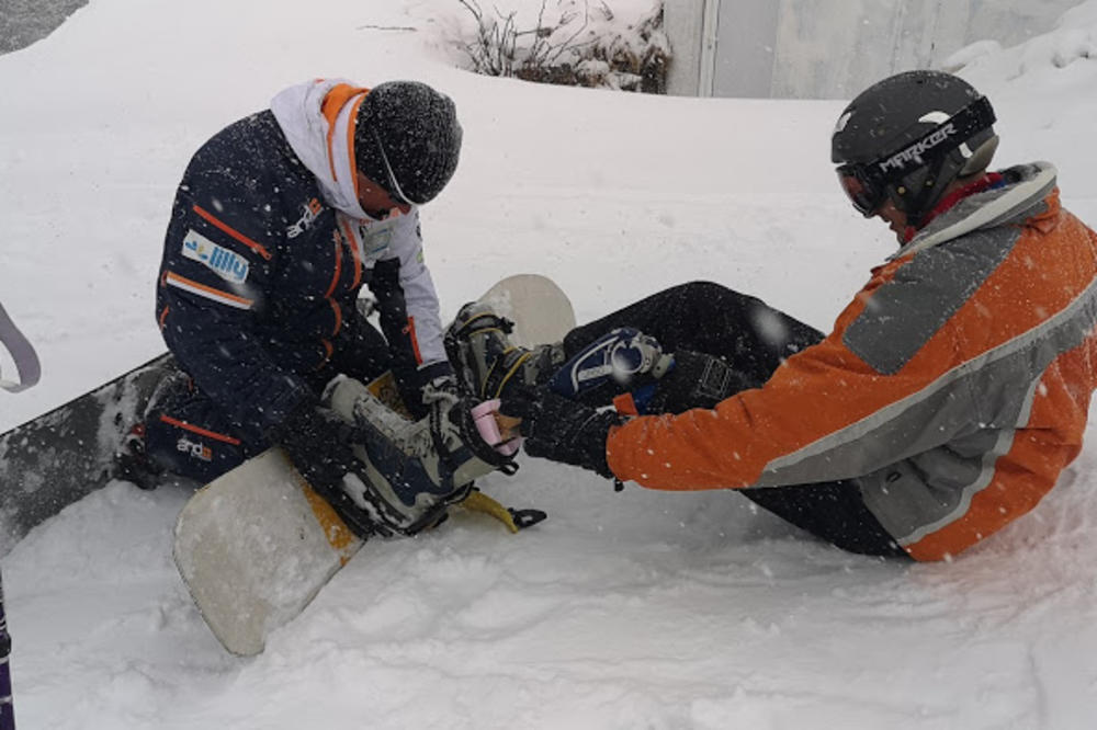 NEMANJA TADIĆ I JURICA STANKOVIĆ PROBIJAJU GRANICE MOGUĆEG! Nemanja prvi mladić sa invaliditetom koji vozi snoubord