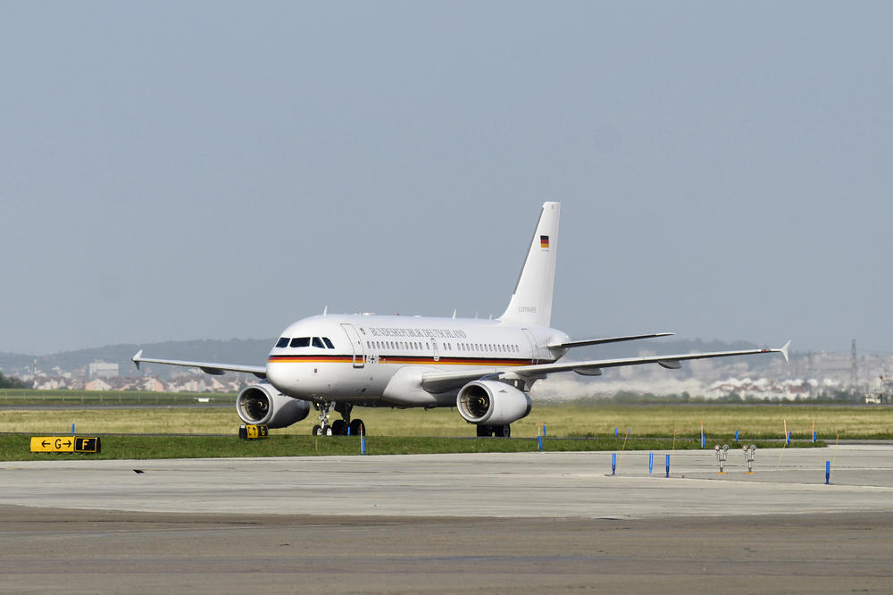PANIKA NA AERODROMU! Putnici HITNO evakuisani iz AVIONA zbog BOMBE