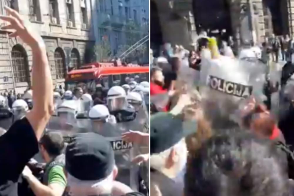 SAMO ŠTO KRV NIJE PALA! Ovako se učesnici protesta obračunavaju sa Žandarmerijom! (VIDEO)