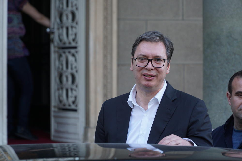 Aleksandar Vučić izlazi iz zgrade Predsedništva  