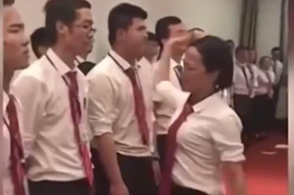 ŠEFICA U FIRMI KAŽNJAVA RADNIKE JER NE RADE DOVOLJNO DOBRO: Ide od jednog do drugog i TERORIŠE,  evo kako (VIDEO)