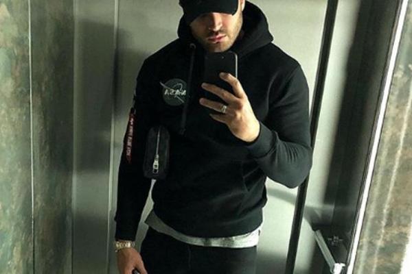 OBESIO SE UČESNIK RIJALITIJA! Policija u parku pronašla beživotno telo!