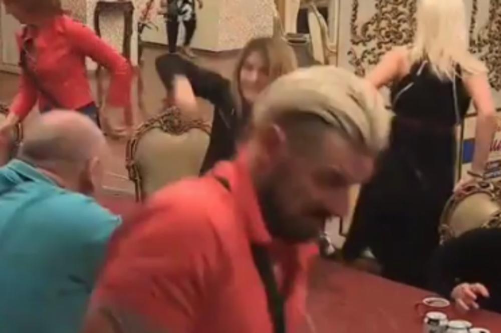 TUČA U RIJALITIJU! Bivši muž GOCE TRŽAN stolicom gađao političara, zavladao je opšti HAOS (VIDEO)