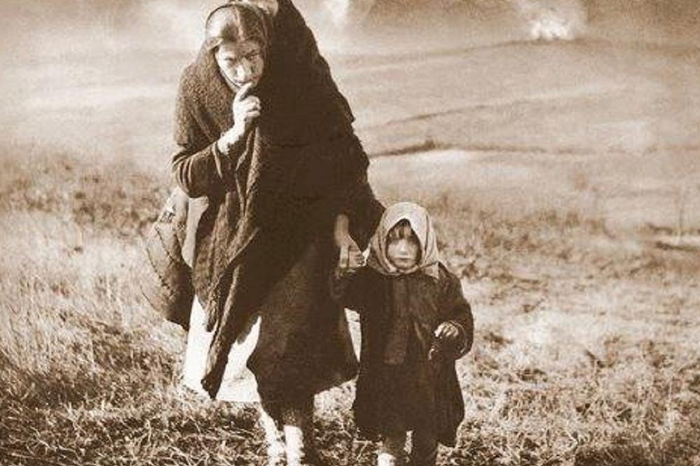 MILICA NOSI DECU I BEŽI OD USTAŠKOG NOŽA! Ovu sliku VIDELI STE SVI, ali BOL koju ona nosi svaki Srbin MORA da zna