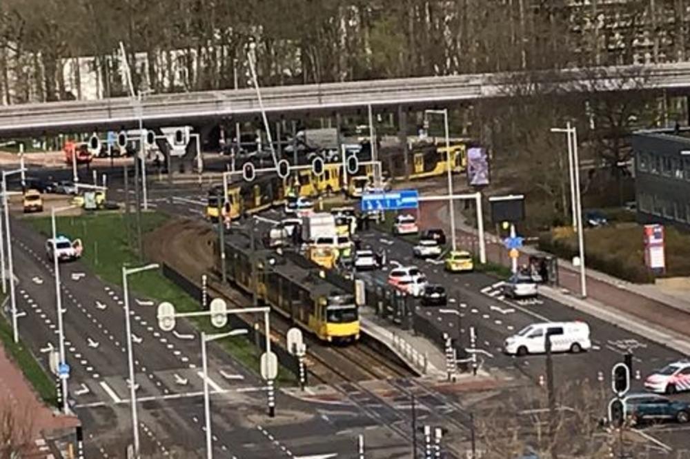 PUCNJAVA U HOLANDIJI! Jedna osoba ubijena, nekoliko povređeno u Utrehtu, muškarac otvorio vatru u tramvaju!