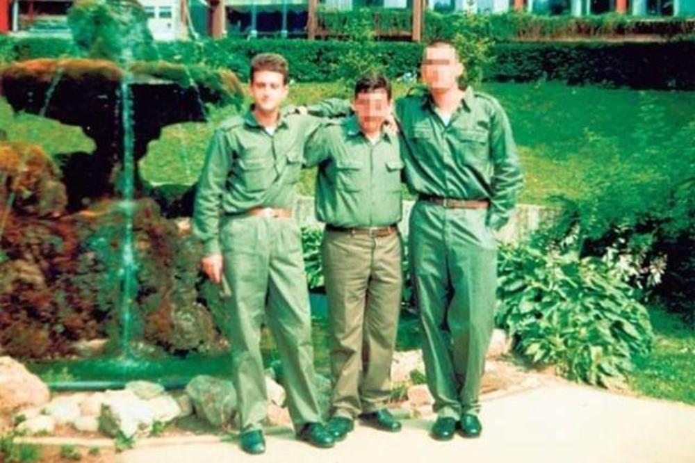 PREMRŠAVI PLJEVLJAK U 3 BROJA VEĆOJ UNIFORMI! Prepoznajete li čuvenog NARKO BOSA iz vojničkih dana? (FOTO)