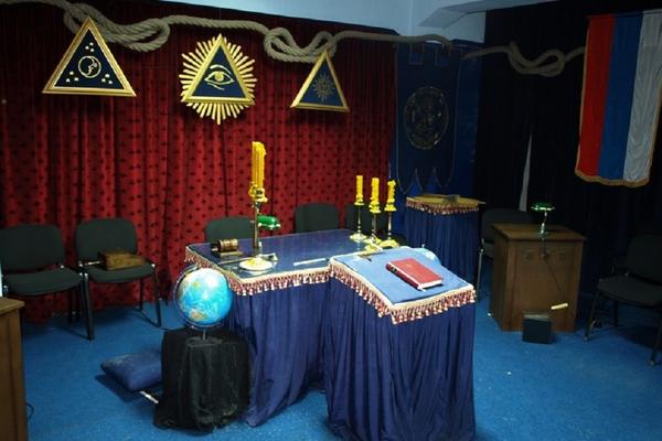 MASONI KOJI VLADAJU SVETOM UPRAVLJAJU SRPSKIM POLITIČARIMA! Ovo je SPISAK svih GLAVEŠINA iz Srbije koji su ZIDARI