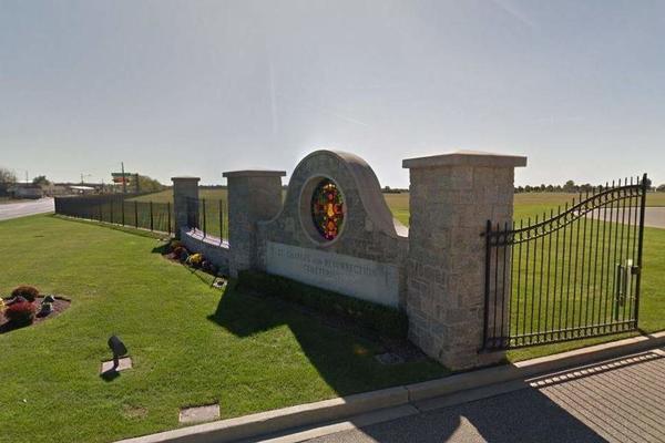 POSEĆIVALA JE GROB RODITELJA, KADA JOJ SE DOGODILO NEŠTO STRAŠNO: Žena doživela HOROR, i dalje ima traume