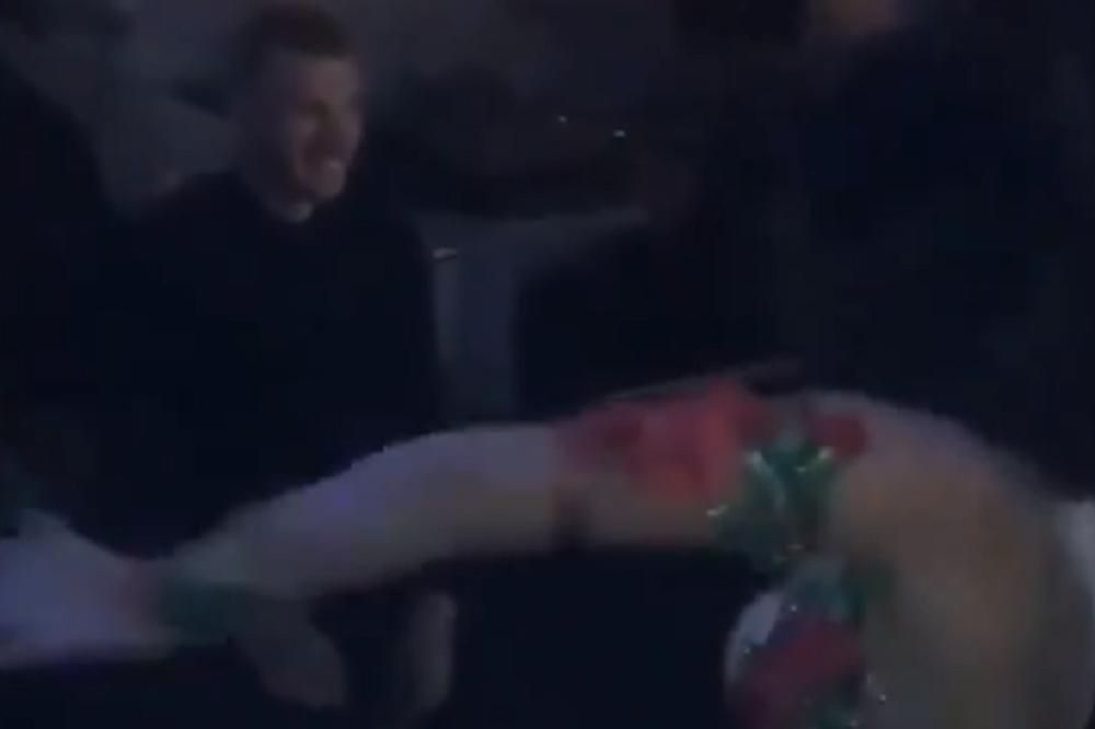 KADA TI ŽENA ORGANIZUJE ŽURKU: Džeko dobio trbušnu plesačicu kao poklon za rođendan i nije skidao pogled sa nje!