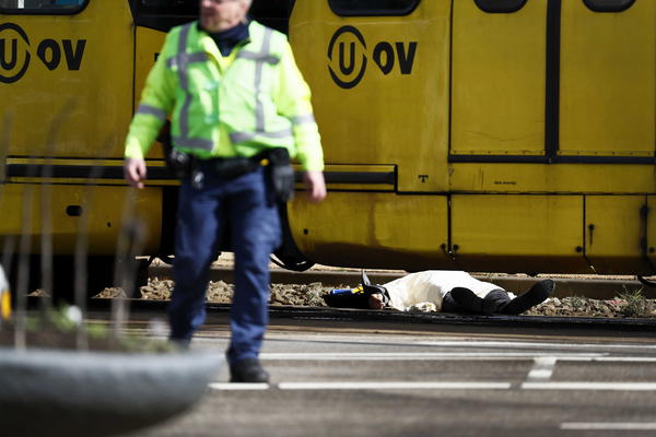 TROJE MRTVIH, DEVETORO RANJENIH: Teroristički napad u Utrehtu postaje sve strašniji