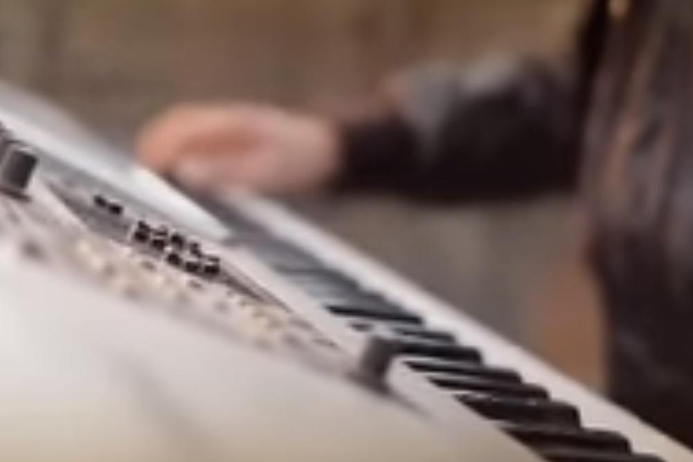 MILIGRAM PRATI NESREĆA: Pre basiste IZGUBILI  i klavijaturistu! ONA je bila s njim i preživela TEŠKU SAOBRAĆAJKU...