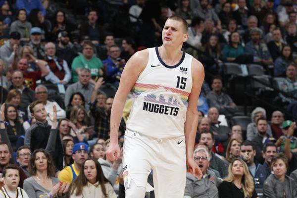 NJEGA SU ČEKALI: Fantastični Jokić uveo Denver u plej-of posle 6 godina, ali su se navijači poklonili drugom igraču