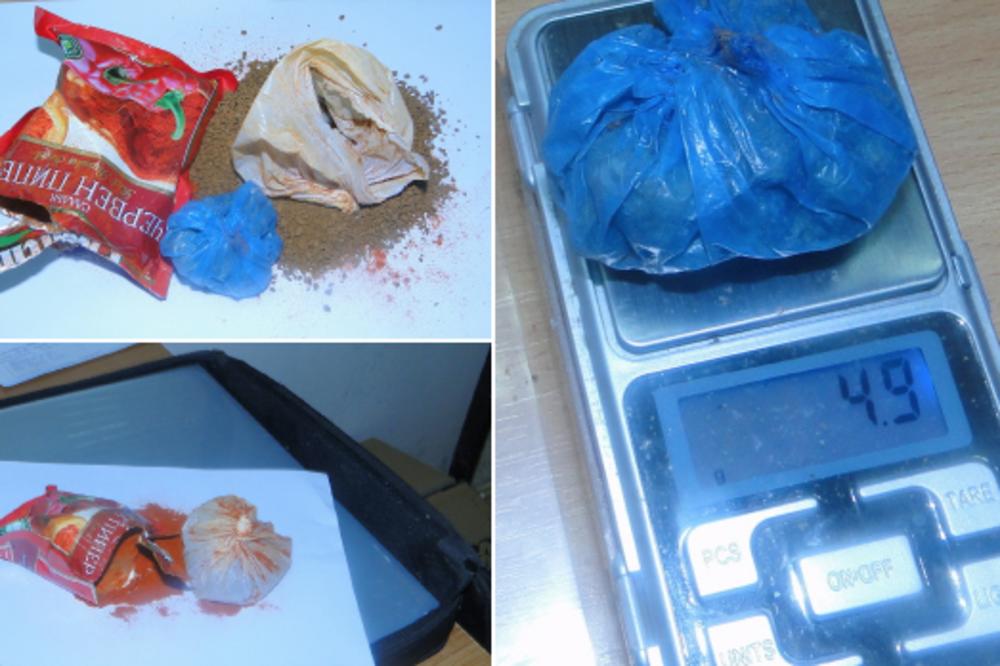 ALEVOM PAPRIKOM I GAĆAMA JE HTEO DA NADMUDRI CARINIKE! Kad su otvorili kesice, imali su šta I DA VIDE (FOTO)