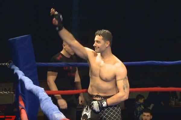 KO JE KOGA TUKAO NA STANICI: MMA borac tvrdi da su njega krvnički prebili, a policija kaže da je on udario vozača!