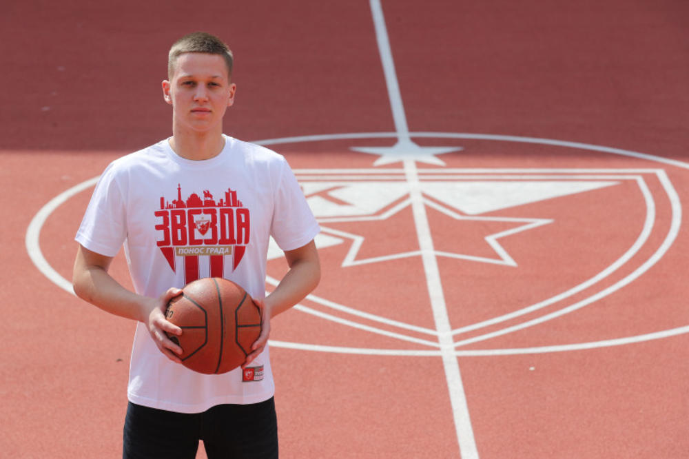 Prvi košarkaš rođen u 21.veku koji je potpisao profesionalni ugovor sa Crvenom zvezdom