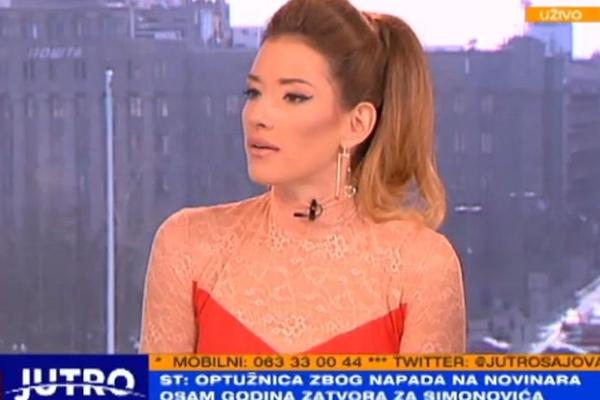 NAKON ŠTO SU JE ISPLJUVALI ZBOG HALJINE Voditeljka ovog puta obula LAKOVANE CIPELE IZ PAKLA! Tražila da ih zumiraju