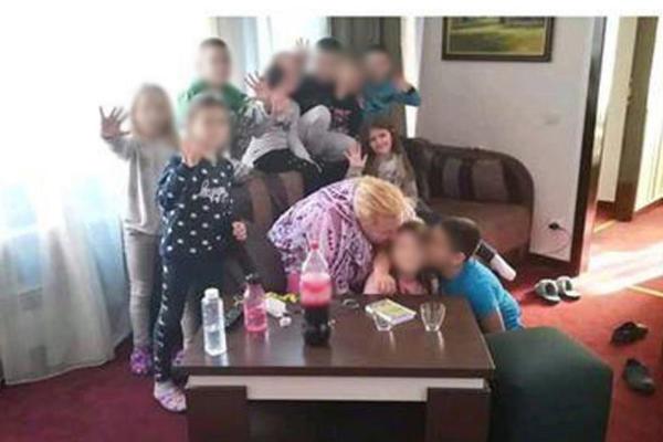 NEKA CRKNU MAMINE MAZE: Učiteljica koja je PROZIVALA DECU koja nemaju za REKREATIVNU JE VRAĆENA NA POSAO